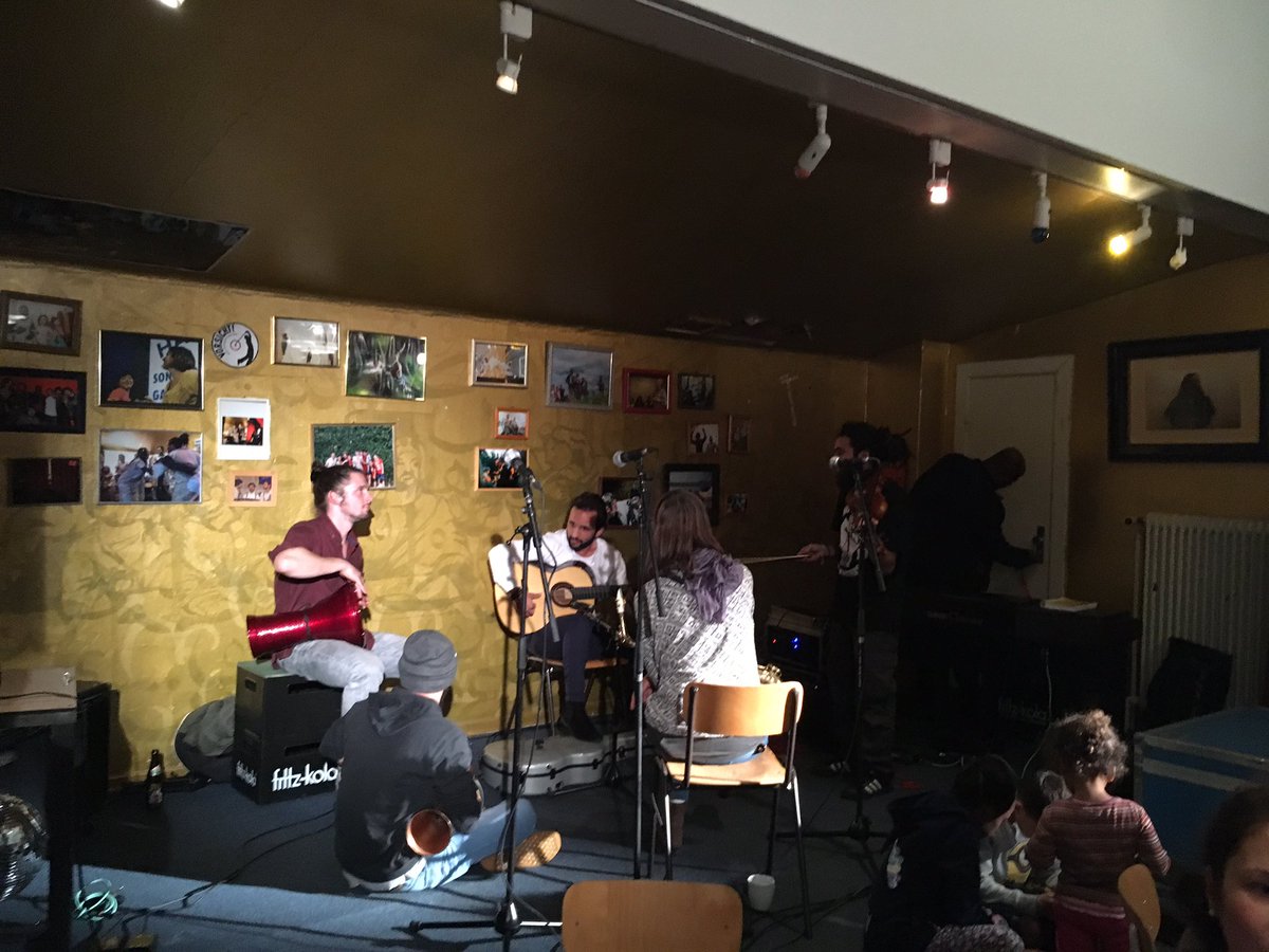 NEW_HAMBURG's tweet photo. Ahlan, was geht? zu Gast bei uns im #cafénova #jamsession Donnerstage sind gute Tage in NEW HAMBURG. (andere Tage natürlich auch.) https://t.co/8sz9KECtDT