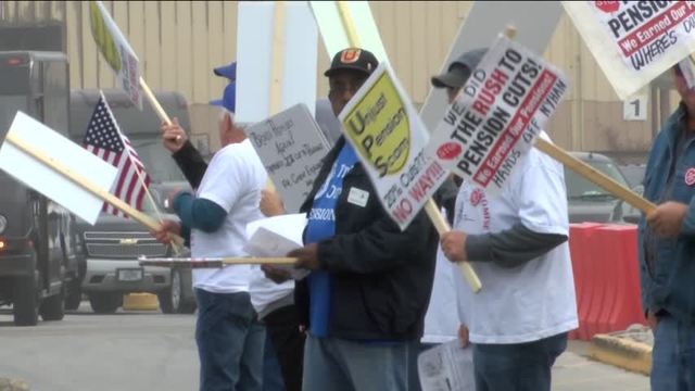 Union Members Protest to Save Pensions dlvr.it/Pv7dQd https://t.co/3yefOO17CC