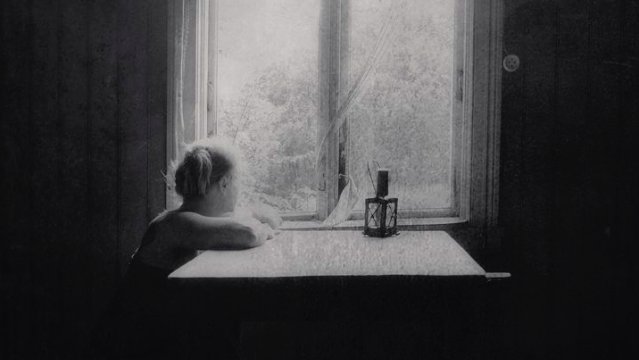 lamonomagazine's tweet image. la eterna lucha que define al ser humano: racional vs emocional en las fotos de #KasiaDerwinska bit.ly/2gzVDL2