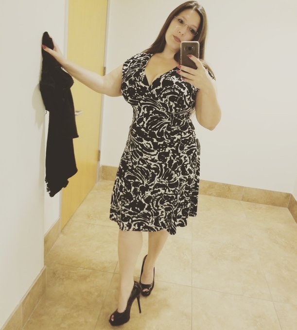 I need to work on this resting bitch face thing 😅! #bbw #peeptoe #heels #feet #pumps https://t.co/Tv<a href="/tag/peeptoe"class="tags"><span>#peeptoe</span></a><a href="/tag/heels"class="tags"><span>#heels</span></a><a href="/tag/feet"class="tags"><span>#feet</span></a><a href="/tag/pumps"class="tags"><span>#pumps</span></a><a href="/tag/bbw"class="tags"><span>#bbw</span></a>