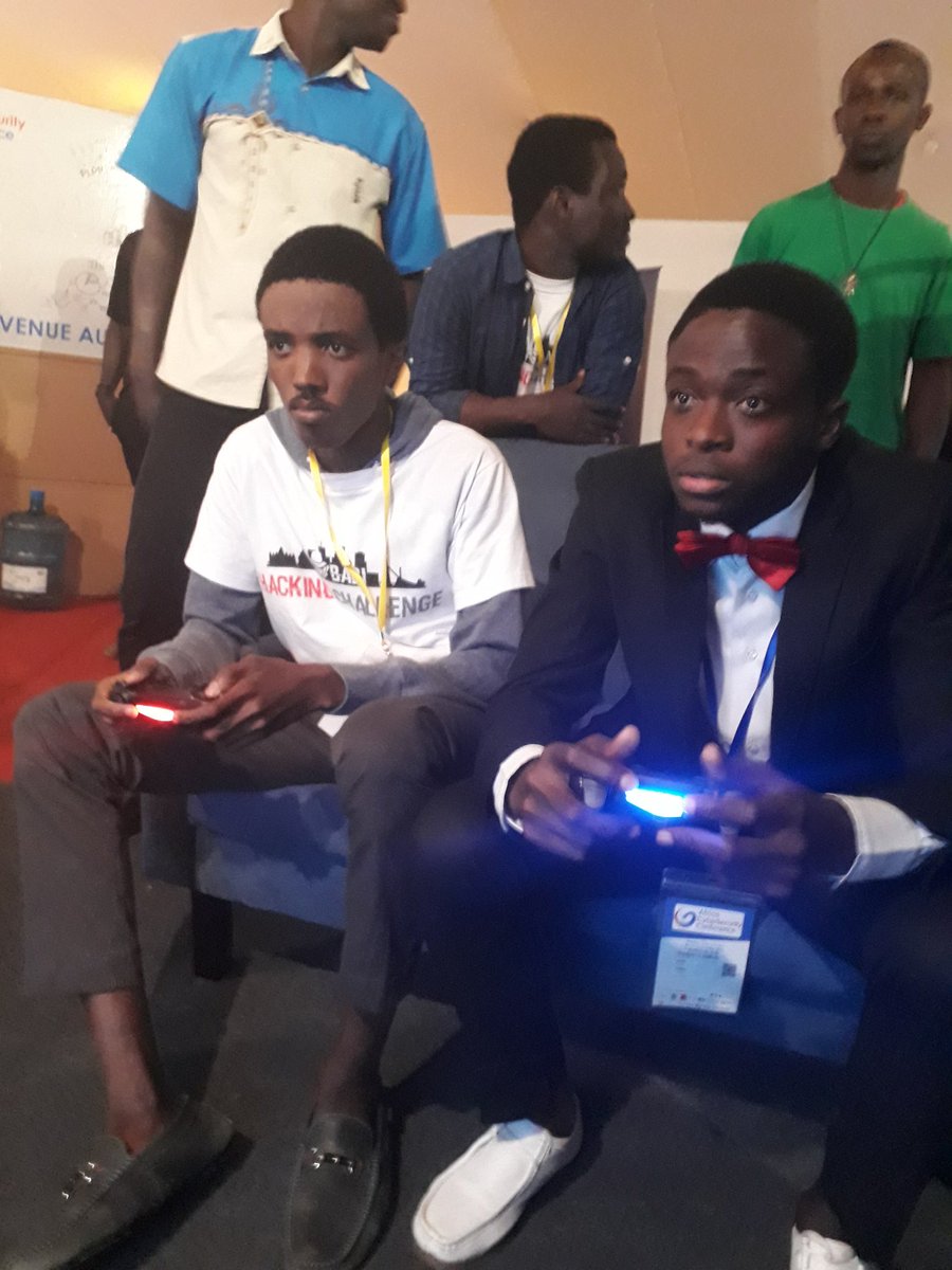 edithbrou's tweet photo. Les deux finalistes de la compétition FIFA 18 à la Gaming Zone de https://t.co/2CnwogWWot... La tension est palpable. 😎 #acsc2017 https://t.co/ml26w12N3S