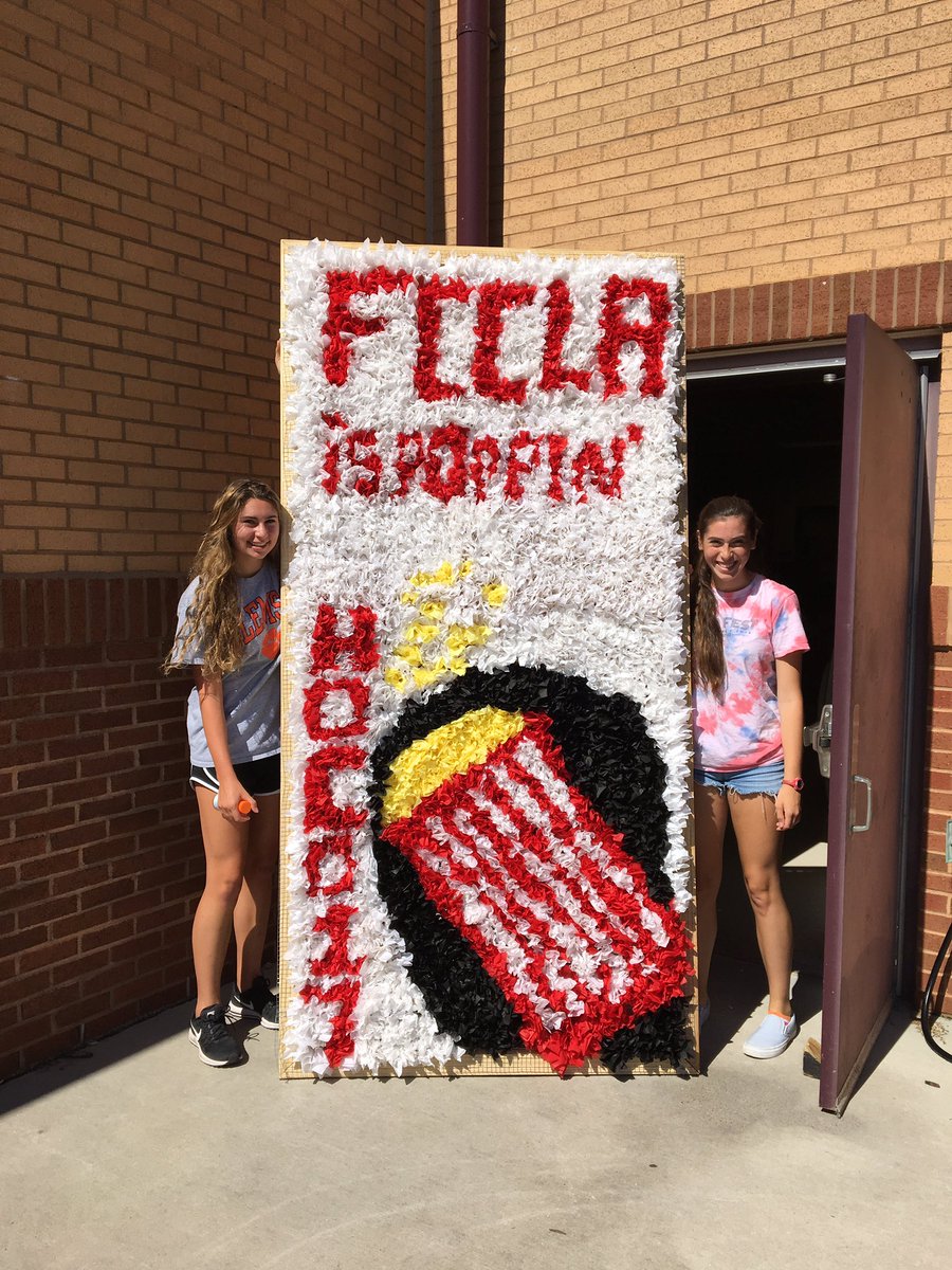 MrsAzbellFACS's tweet photo. FCCLA is ready for hoco! 🤘🏻@LambertHS @lambert_fccla https://t.co/FirguXtYmD