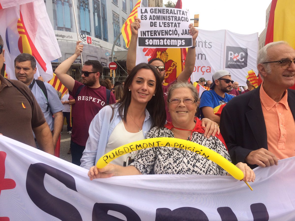 MonicaLora_'s tweet photo. Un año más celebrando el #12Oct nuestra fiesta nacional. Este año con nuestros compañeros y amigos de @EsRespeto con más fuerza que nunca!! https://t.co/aqvobBxkoQ