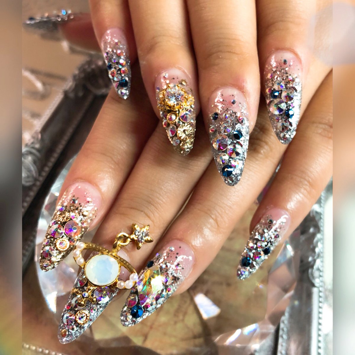 ꮯᴴᴵᴮᴵ 在 Twitter 上 お客様 Nail Nails Nailart Long Naildesign Fashion Gold Longnails Swarovski ロングスカルプ スカルプ ネイル ロングネイル ジェル ネイルデザイン 派手 ネイルアート T Co Gsm26faubs Twitter