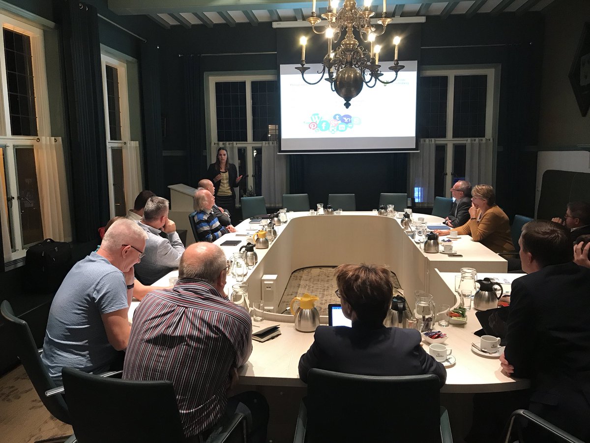 GemWoudenberg's tweet photo. Gemeenteraad gaat vanavond samen in gesprek met elkaar over Social Media. Wat zijn de kansen? En wat de bedreigingen? https://t.co/zKZfwElSGU