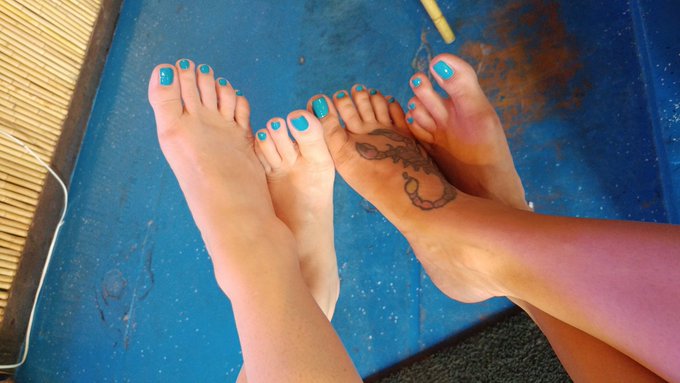 My mom is in town. Mother daughter matching mani pedi💓 #kornyyetfun😇 https://t.co/MRYguBTXGh<a href="/tag/kornyyetfun"class="tags"><span>#kornyyetfun</span></a>