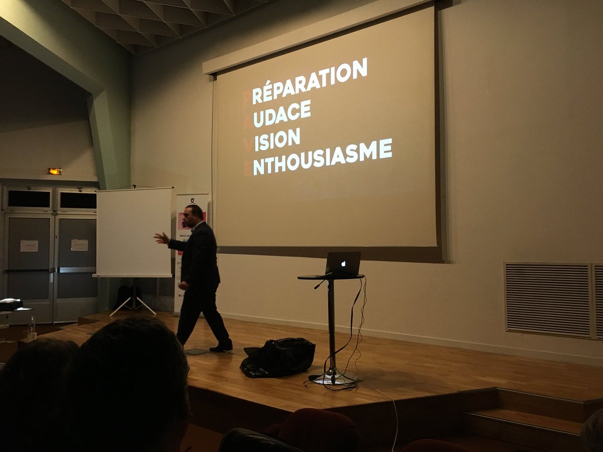 ErgoMotriSante's tweet photo. Soirée régionale du conseil. @michelpoulaert en plein action ! #cpccentre #audace #optimisme #ccicher #bourges https://t.co/X2l8BRx7rM