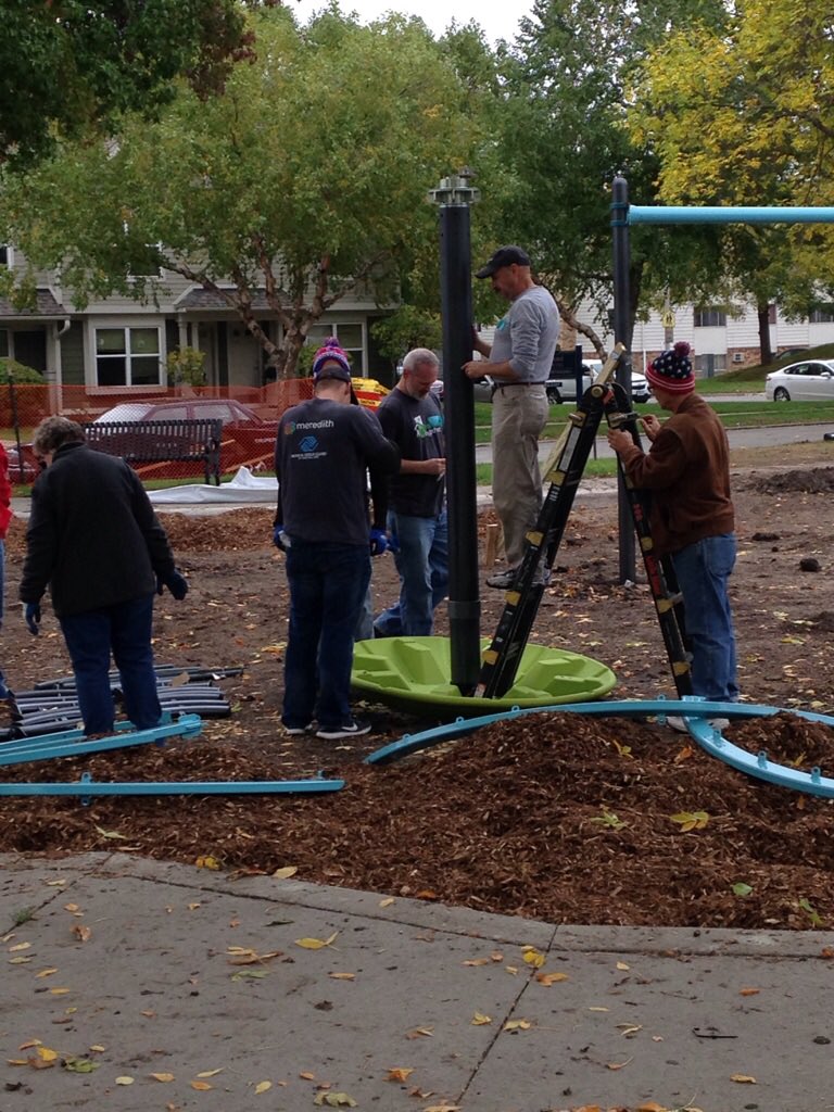 Building a playground at Stewart Sq Park today for #rebuildingtogether! #eastsidepride <a href="/RTDesMoines/">Rebuilding Together</a> <a href="/RebldgTogthr/">Rebuilding Together</a>