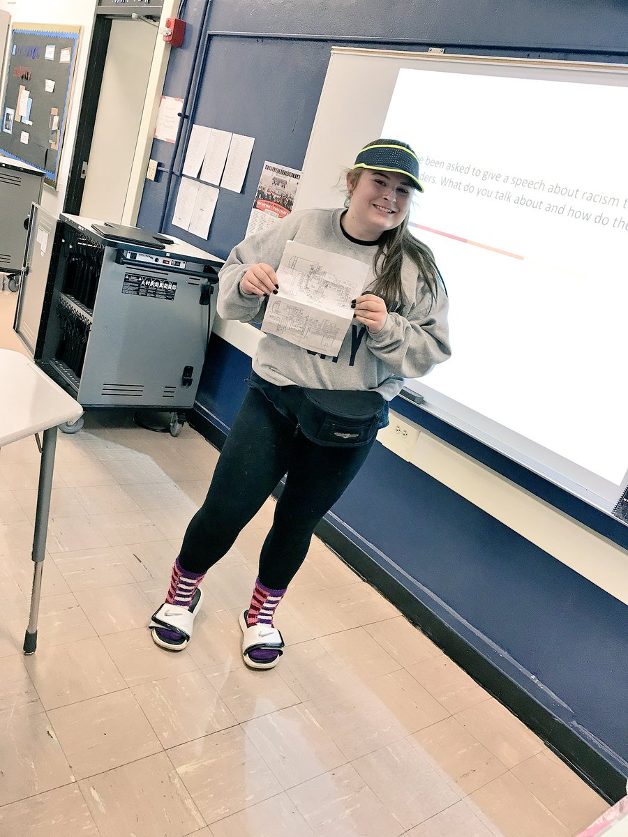 Mrs_Staab19's tweet image. Tacky tourist day?? #fannypack #visor #schoolmap #warriorpride156
