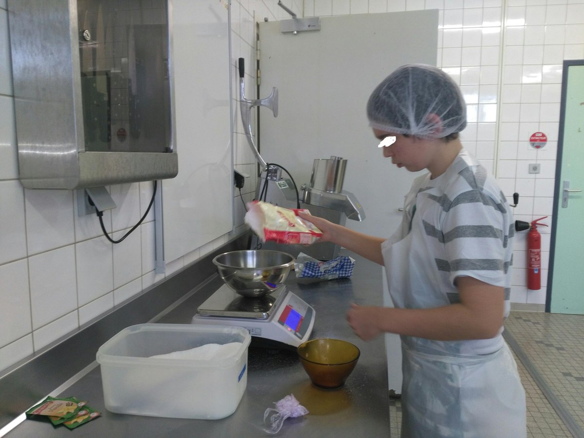 LannesMarechal's tweet photo. la classe de #3PEP en cuisine pédagogique .#projet #minientreprise https://t.co/HzMbAUQhZp