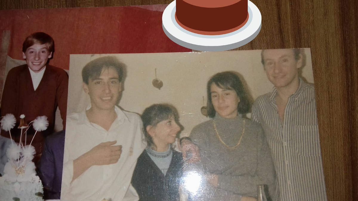 Feliz cumple a mi hernano mayor. Si estuviera vivo. Cumpliria 52 anos. ❤💜🎈