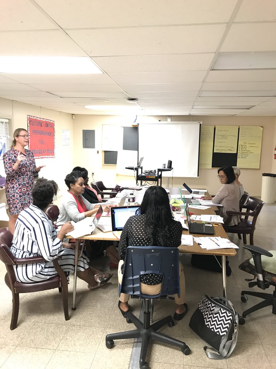 JamesRyderRand1's tweet photo. ID Susan Holiday providing MapR PD during collaborative planning. #learningneverstops #JRRMustangs https://t.co/bG3dikCFHB
