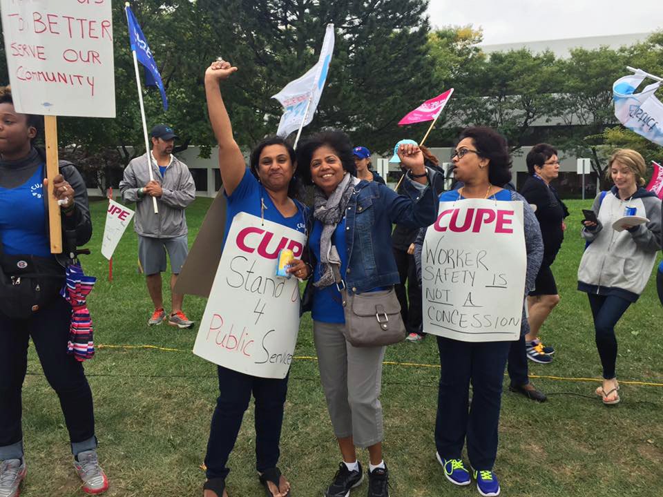 CUPEOntario's tweet photo. #CUPE members vote to strengthen their bargaining power w/ #strikepay on day 1 ✊ https://t.co/yEGELEpTzS #CanLab #CUPEStrong https://t.co/giAzXfDJxk