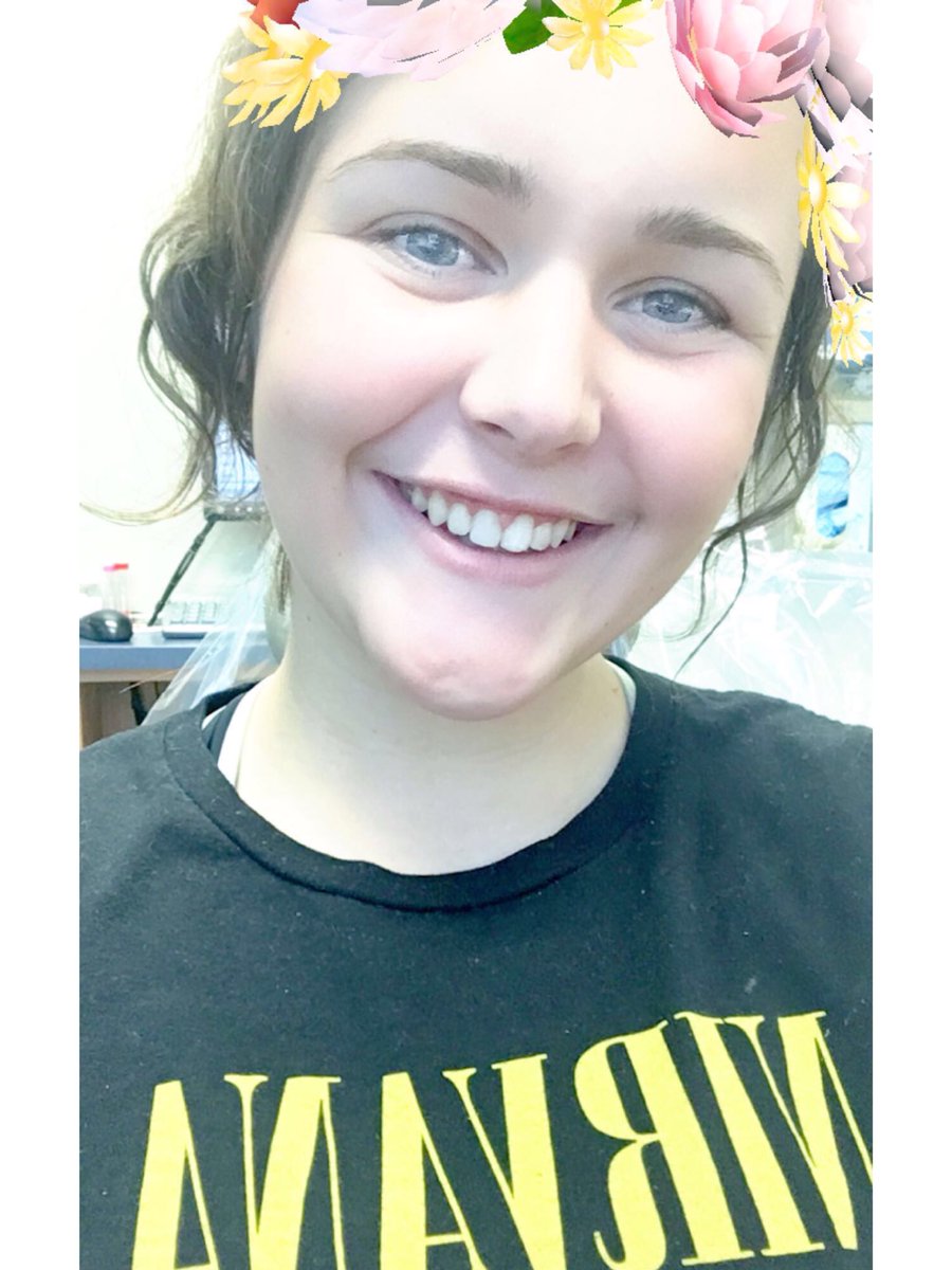 Feels fucking weird without braces 🤷🏻‍♀️