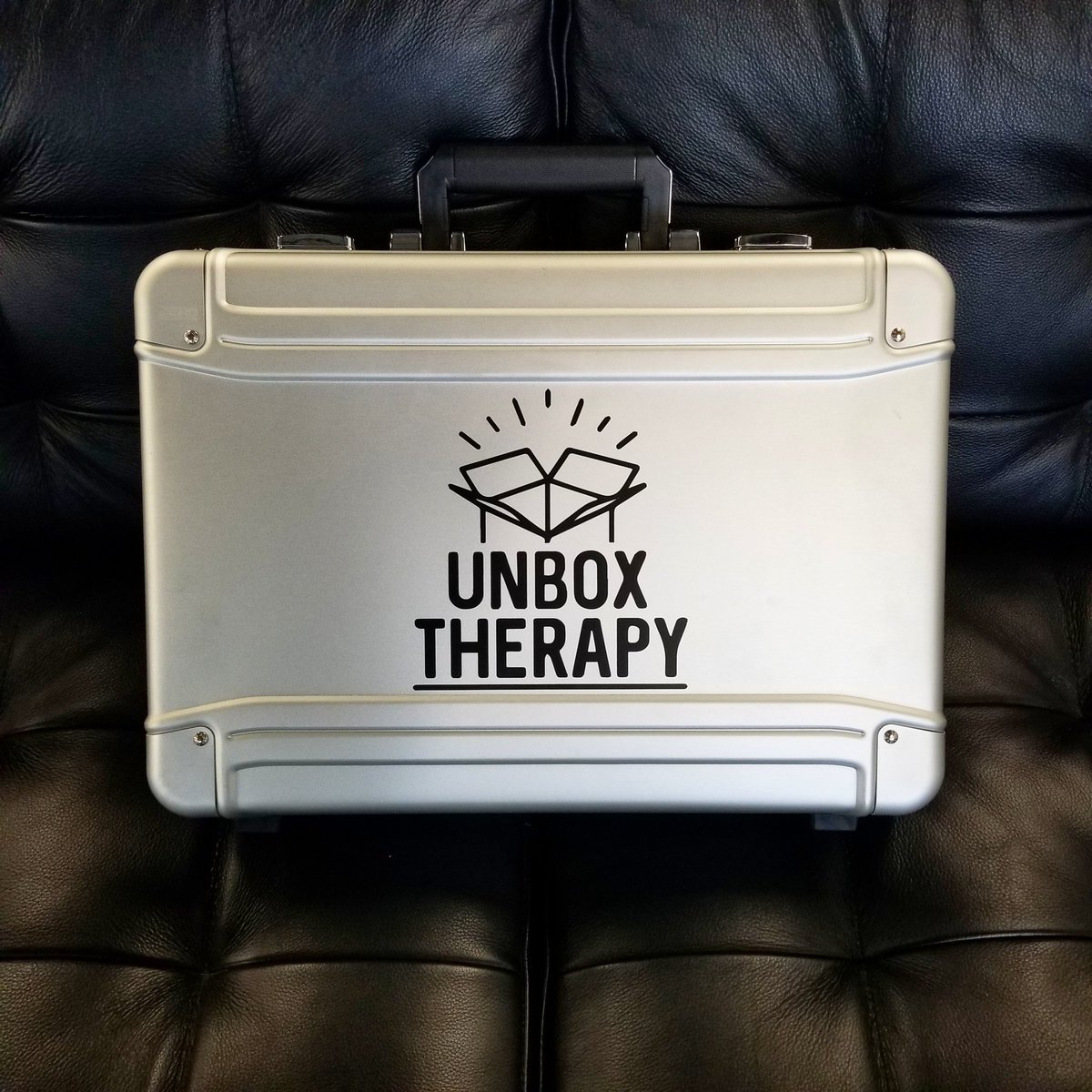 UnboxTherapy tweet picture