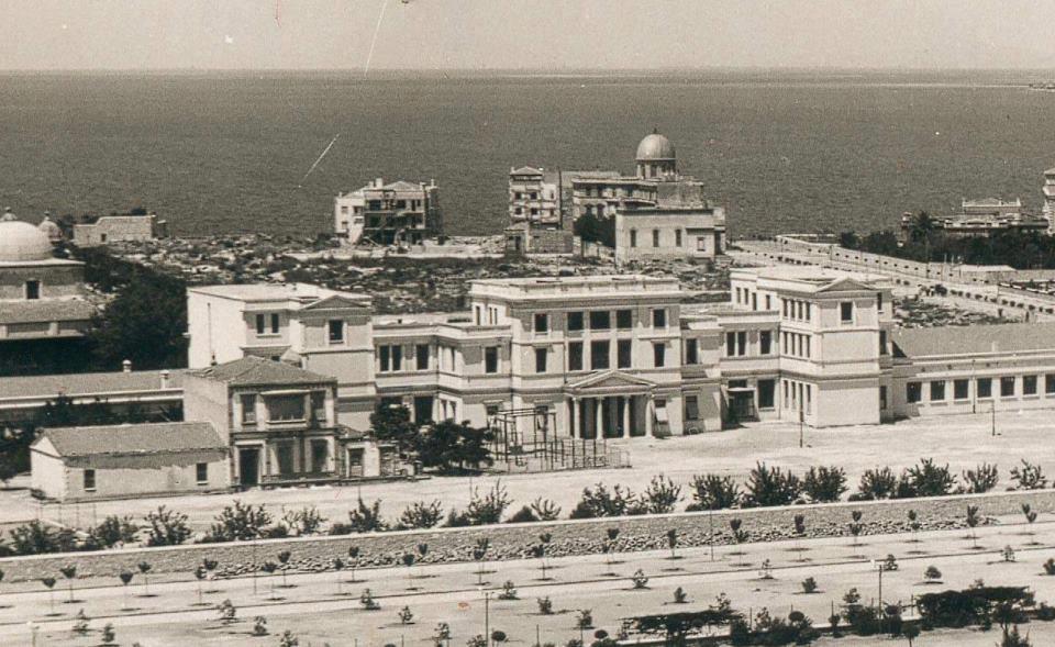 nostalji_izmir's tweet photo. Atatürk Lisesi, 1930'lar.... #izmir #FF #nostalji https://t.co/CqIPkIjTk5