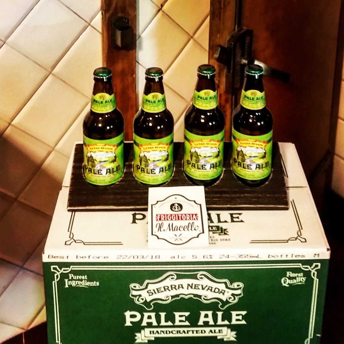 IlMacelloFritto's tweet photo. Apriamo la #cellafrigo alla #sierranevada, #birra #californiana!#perugia #friggitoriailmacello #beer #california #chico #usa #ipa #paleale https://t.co/h4fJnNMBKV