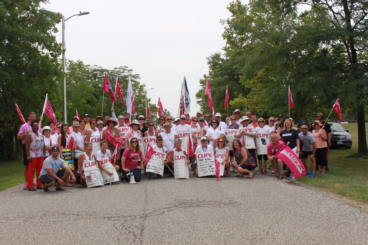 CUPEOntario's tweet photo. #CUPE members vote to strengthen their bargaining power w/ #strikepay on day 1 ✊ https://t.co/yEGELEpTzS #CanLab #CUPEStrong https://t.co/giAzXfDJxk