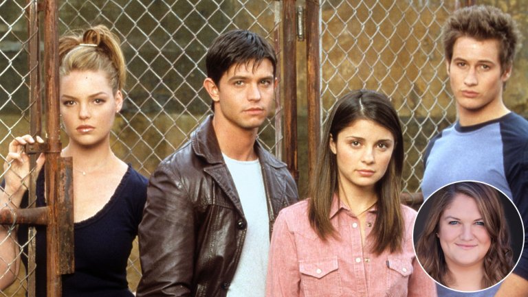 Snoodit's tweet photo. #Roswell Reboot in the Works at The CW https://t.co/ZuXfcDQ0K9 cc @cadlymack https://t.co/yQU4YayqxP