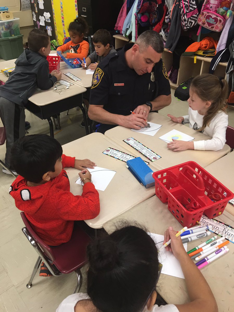 DrThomasFerry's tweet photo. Thank you to OBPD Officers Mottola&amp;Gant for visiting our 1st grade and also taking part in our schoolwide art project. #obproud #cheeproud https://t.co/ltnHC9YlKX