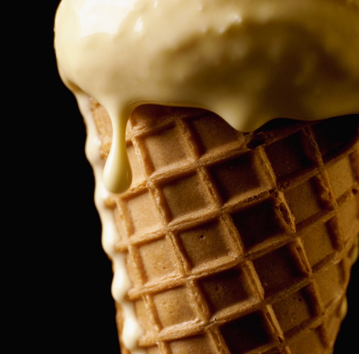 Шоколадное мороженое. Chill pop. Ускорится ли процесс таяния мороженого в шубе. Ускорится ли процесс таяния мороженого в шубе. Пятно от мороженого.