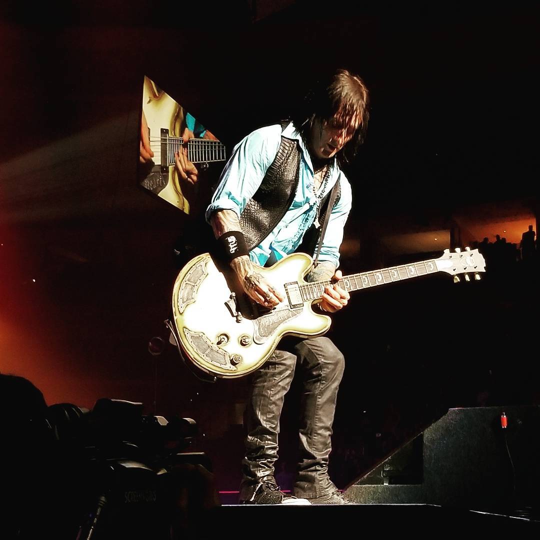 GNR_Addiction's tweet photo. Guns N' Roses #WellsFargoCenter Philadelphia, PA #NotInThisLifetime #GnFnR #GunsNRoses #GNRinPhilly #GNRPhilly https://t.co/zAOgg1T8H6 https://t.co/JpfBXZBDf0