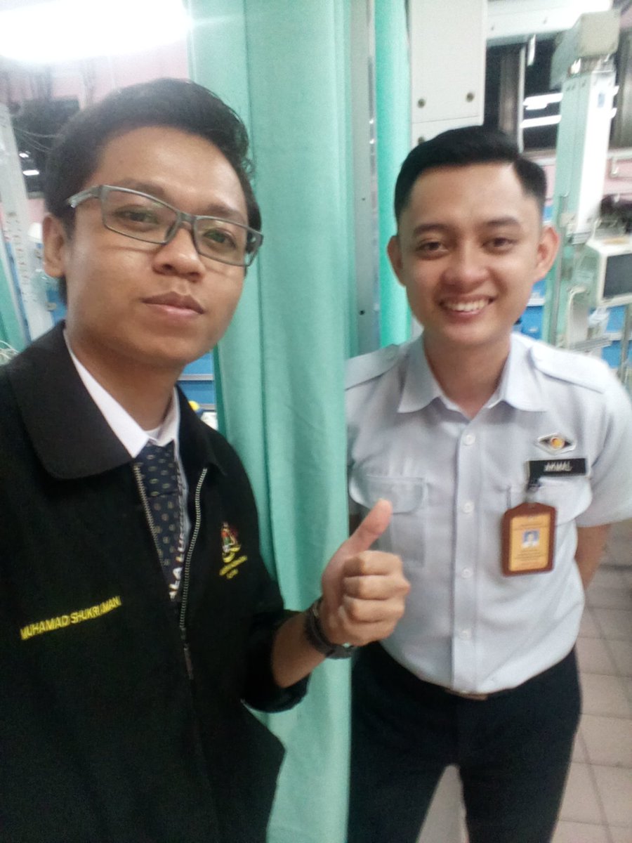 ShukryAiman's tweet photo. jumpa classmate lama #kppas #G31 #HKL 🚑 https://t.co/fsePWgRLRS
