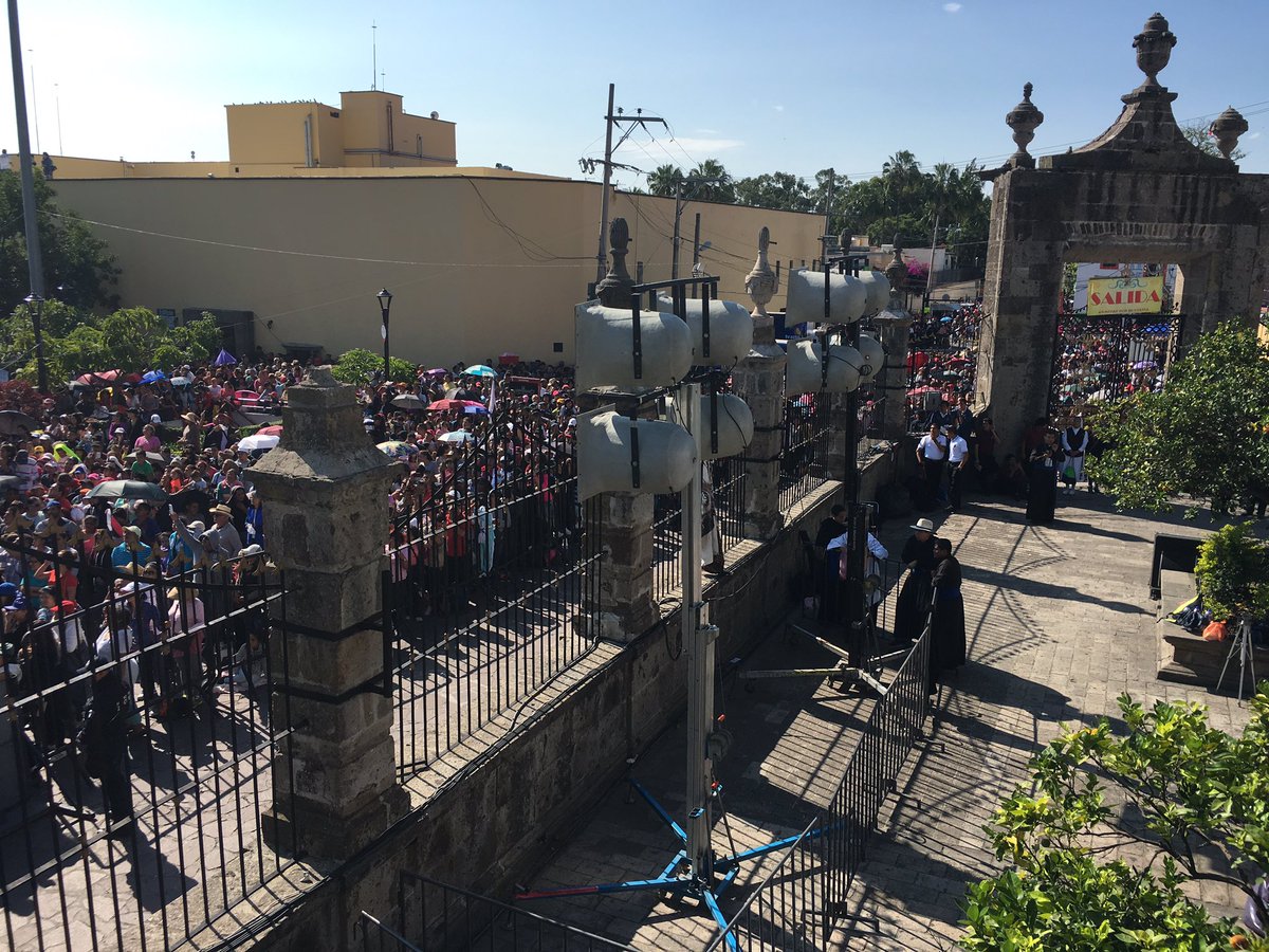 eventostargdl's tweet photo. Audio Romeria 2017
Zapopan, Jalisco
12 Oct 2017
Sonorización para 1'400,000.00 personas #Community #Romeria2017 #Shure https://t.co/xelTWdyuP0