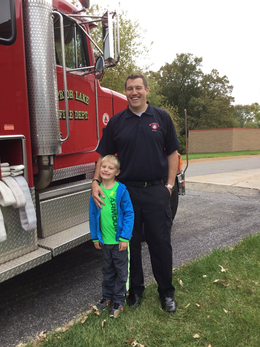 LDeile's tweet photo. We were so happy to meet Colton's dad! He is a firefighter!@LDeile @GrainwoodPLS https://t.co/GQTK6scWM1