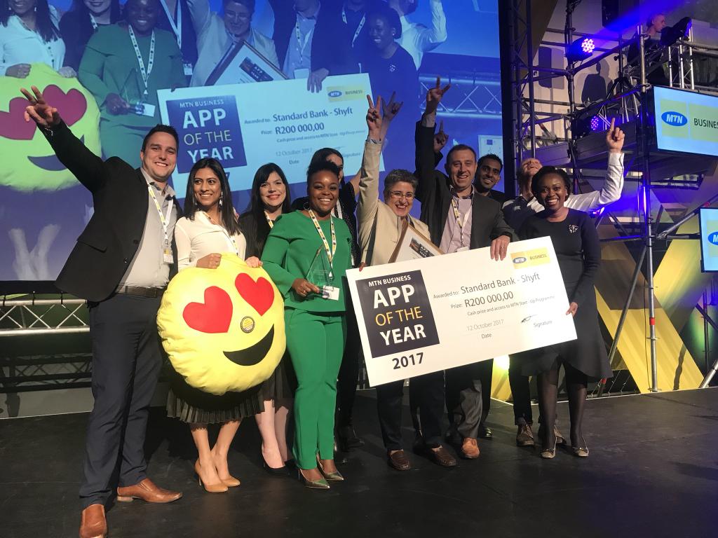 EdbookSA's tweet photo. @StandardBankZA team wins app of the year award #MTNAppAwards #MTN2017 https://t.co/GQ7Fa1Gc2f