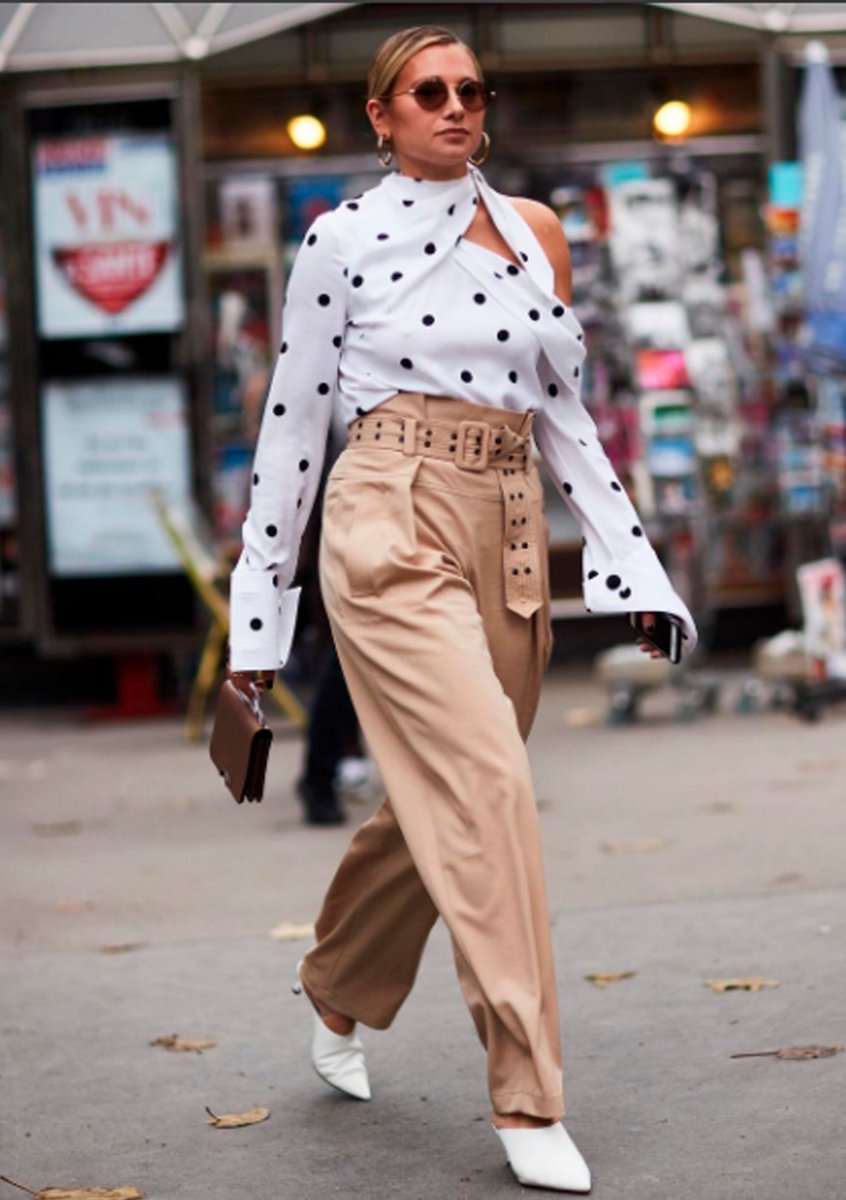 SusanaBlumesign's tweet photo. Una prenda "nude" no te puede faltar para este otoño. #AW17 #felizjueves #Vogue #AW18 #FashionDesign #ColorNude #StreetStyle #ModaGranada https://t.co/piQo5RW6RW