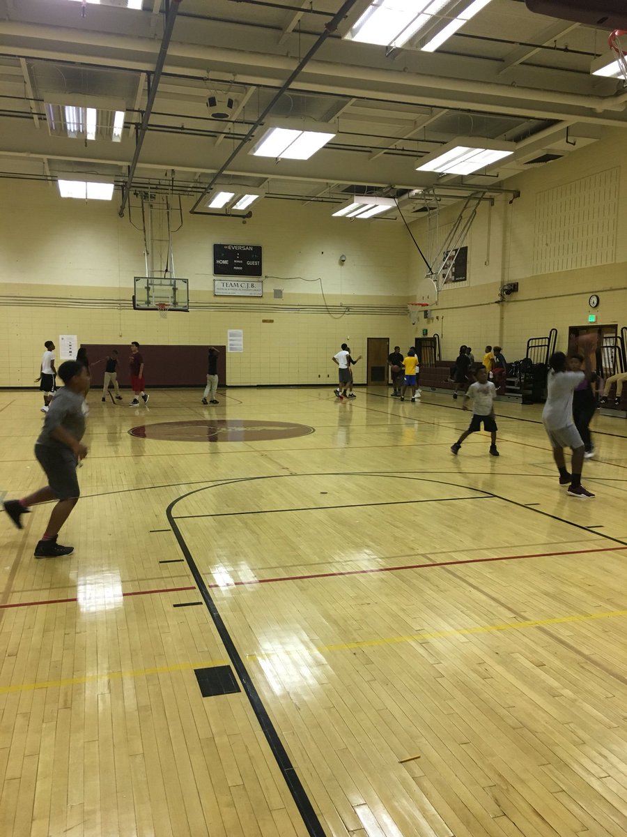 DanMiller_AP's tweet photo. Intramural basketball is life!! #DPMMS #deerparkproud https://t.co/Zxii4VDaTd