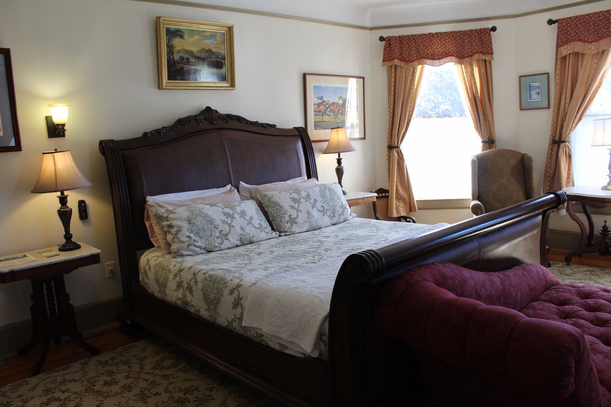 #tbt check out the Edward Room then in the 90s and now in 2017!