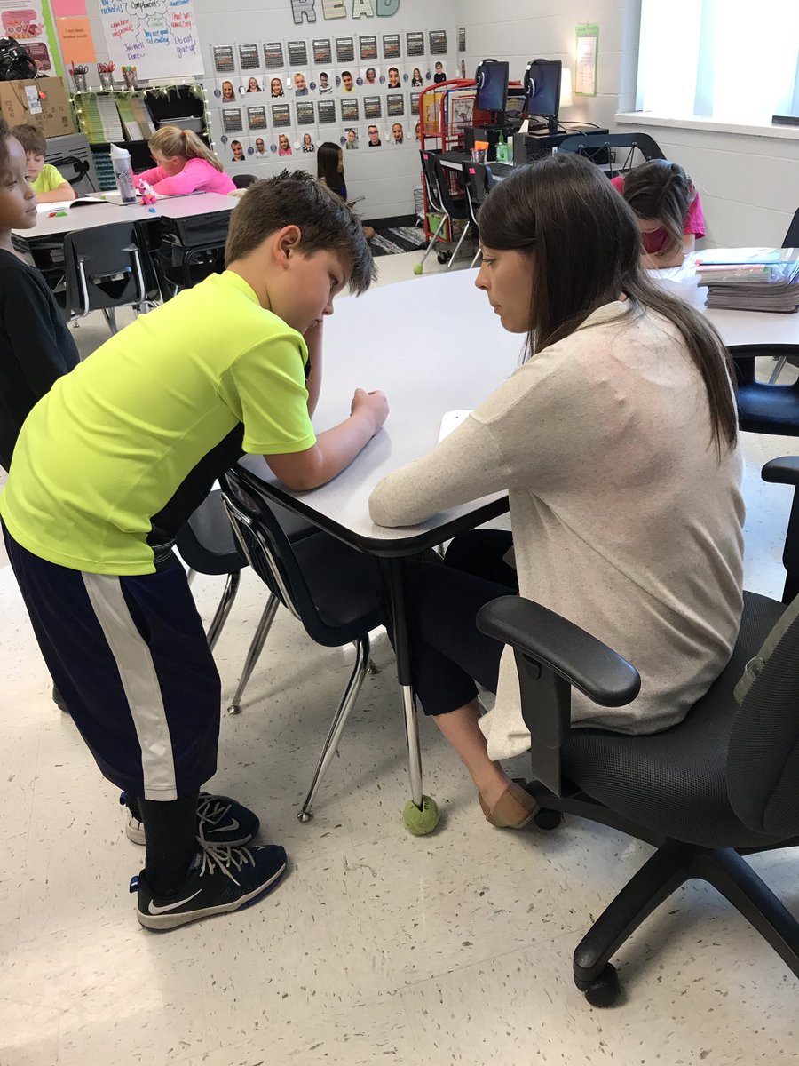 nicholasnewton5's tweet photo. Mrs. Fohl @RineyvilleElem individually conferencing in writing! #HCSLeadingTheWay #hcssuccess @GovMattBevin #writing @HardinCoSchools https://t.co/oSG9NqsCsA