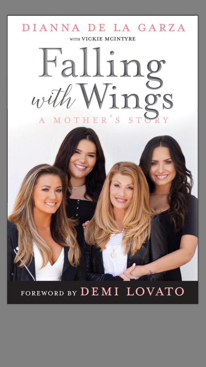 DiannaDeLaGarza's tweet photo. It's happening!!! https://t.co/ZRpM7nfQwI