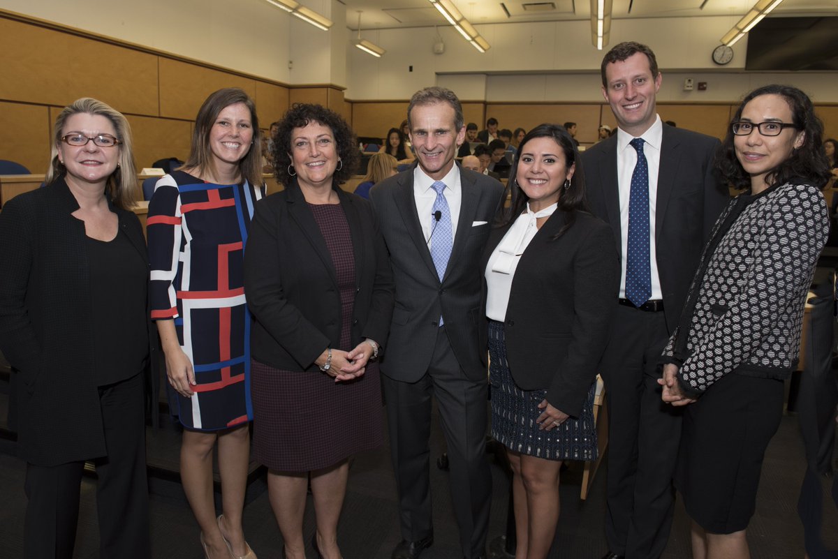 Columbia_Biz's tweet photo. "Be a magnet for the best." Last week Robert Falzon '83 taught us that being a good leader means maintaining &amp; developing talent. #CBSSilfen https://t.co/704jSg9T6i