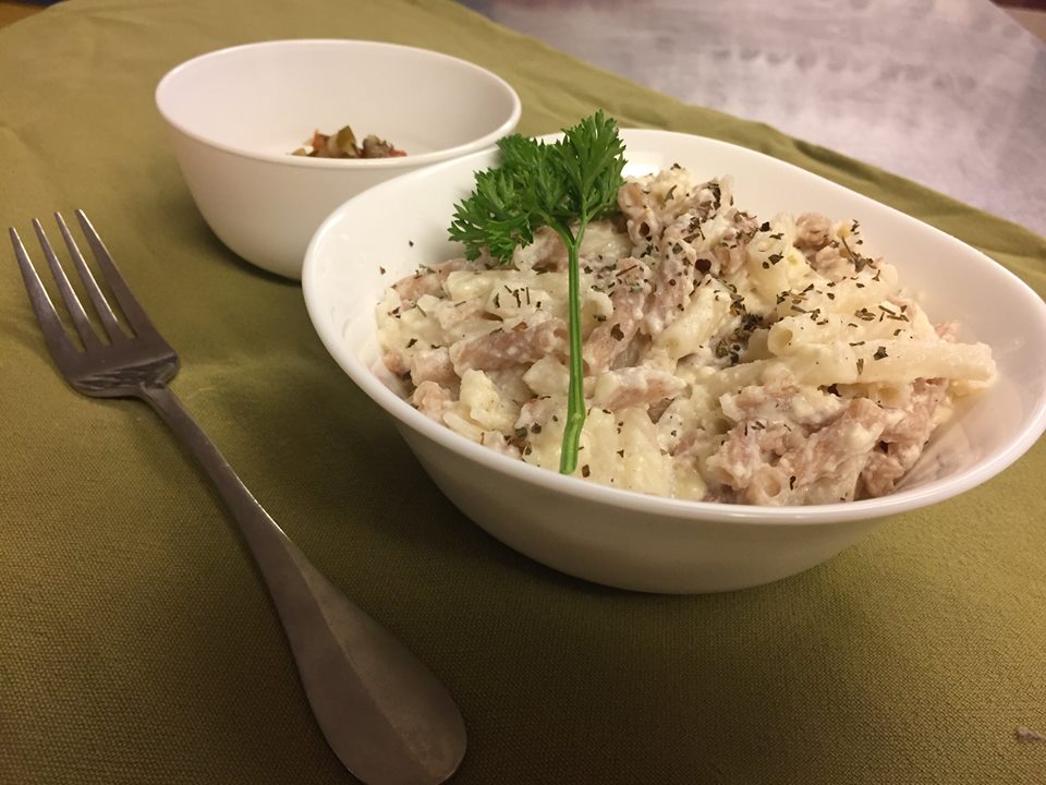 Pie_rSquared's tweet photo. Mac &amp; Cheese goes beautifully with anything! How about some homemade garden relish!!! ^_^ #homemade #glutenfree #HealthyEating #Local https://t.co/6x2RwnvaWr