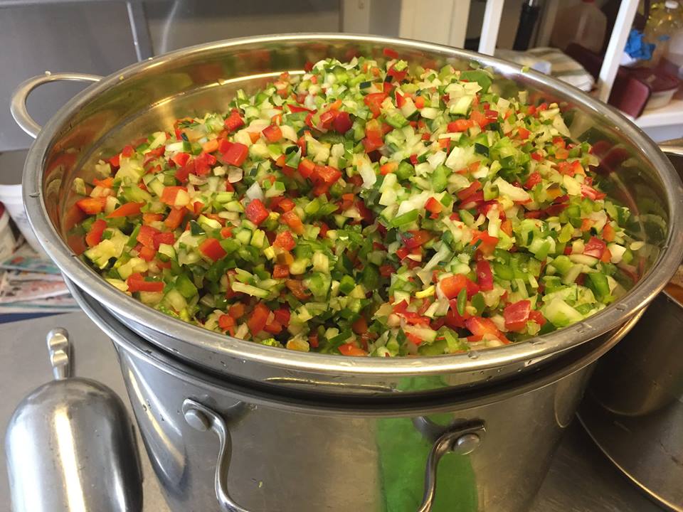 Pie_rSquared's tweet photo. Mac &amp; Cheese goes beautifully with anything! How about some homemade garden relish!!! ^_^ #homemade #glutenfree #HealthyEating #Local https://t.co/6x2RwnvaWr