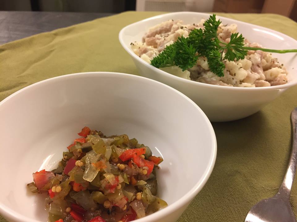 Pie_rSquared's tweet photo. Mac &amp; Cheese goes beautifully with anything! How about some homemade garden relish!!! ^_^ #homemade #glutenfree #HealthyEating #Local https://t.co/6x2RwnvaWr