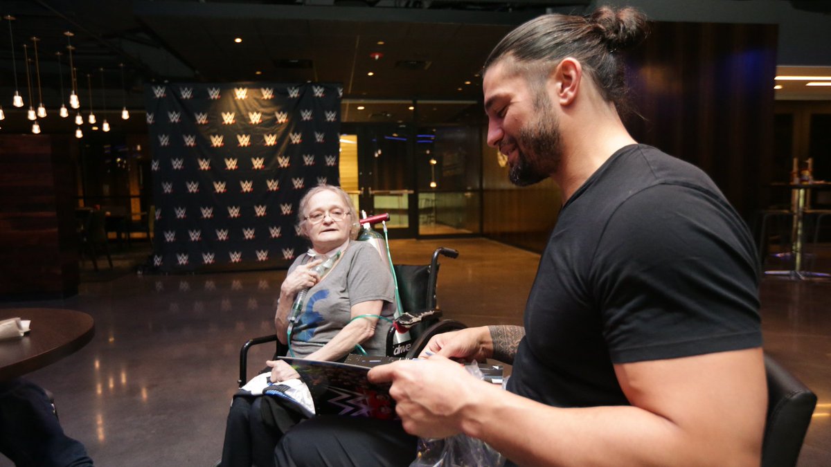 TheRREmpire_'s tweet photo. The Big Dog @WWERomanReigns granted Loretta´s Wish before Raw in in Indianapolis  #RomanReigns #RomanEmpire #theGuy #MakeAWish https://t.co/Z8TOx7iV5F