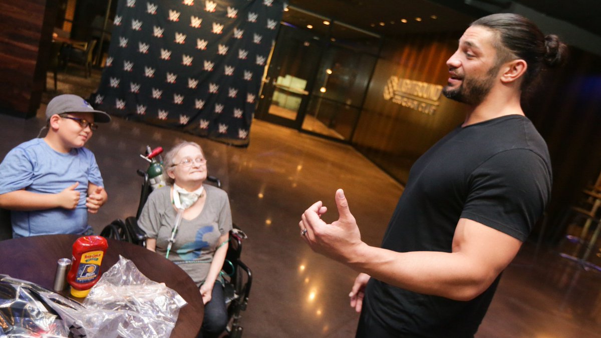 TheRREmpire_'s tweet photo. The Big Dog @WWERomanReigns granted Loretta´s Wish before Raw in in Indianapolis  #RomanReigns #RomanEmpire #theGuy #MakeAWish https://t.co/Z8TOx7iV5F