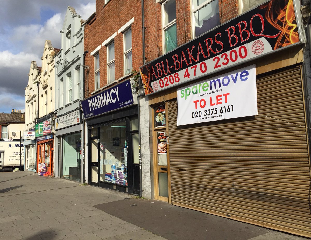 Marketing is a key factor to secure any deal 🤝 Making sure your property is advertised online &amp; visible to passers-by. 👀 #sparemove