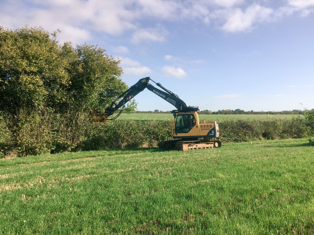 dg_hopper's tweet image. I love the instant transformation I get with the @SMT_GB Volvo and #treeshear in #Oxfordshire