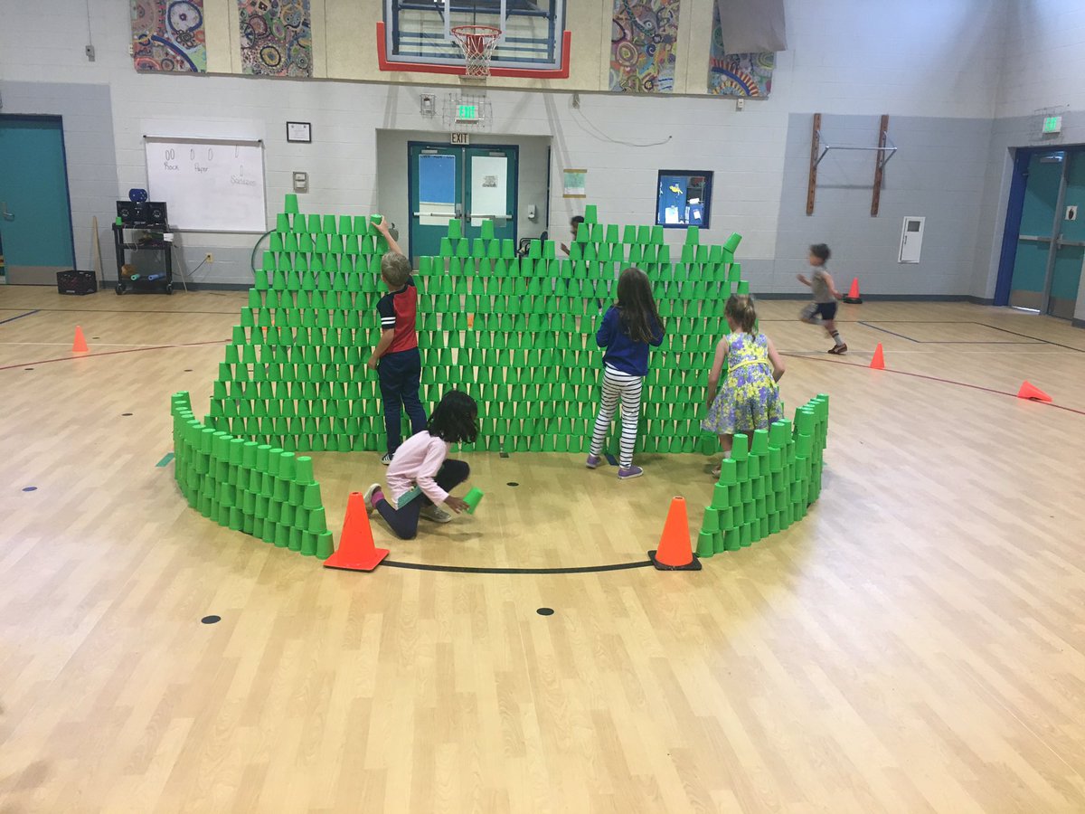 K's <a href="/JamestownAPS/">Jamestown Elementary</a> running to collect only 3 cups at a time! Look how big! #elementarype