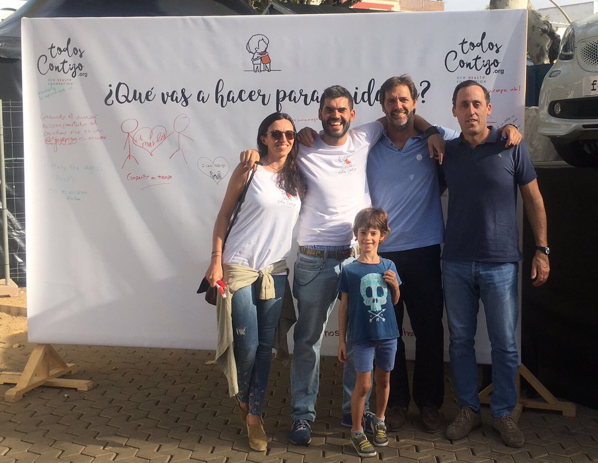 jlmunozescassi's tweet photo. Esta tarde apoyando a la @NewhealthF con la Pizarra de los Cuidados en @Monkeyweek en La Alameda, Sevilla! Gran trabajo!!! #cuidaredeti https://t.co/pD8yX3nKyR