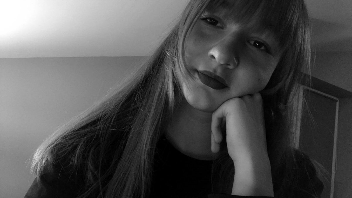 ggukkieoutro's tweet photo. posting the same photos again because these are the only pics I like yay @froynextdoor #SelfieForFroy #BeautifulForFroy #froyspack https://t.co/7TGI8znvDa