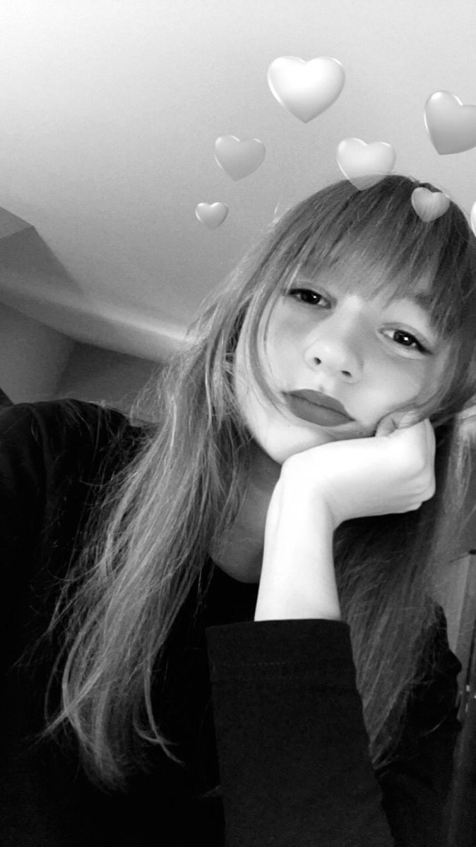 ggukkieoutro's tweet photo. posting the same photos again because these are the only pics I like yay @froynextdoor #SelfieForFroy #BeautifulForFroy #froyspack https://t.co/7TGI8znvDa