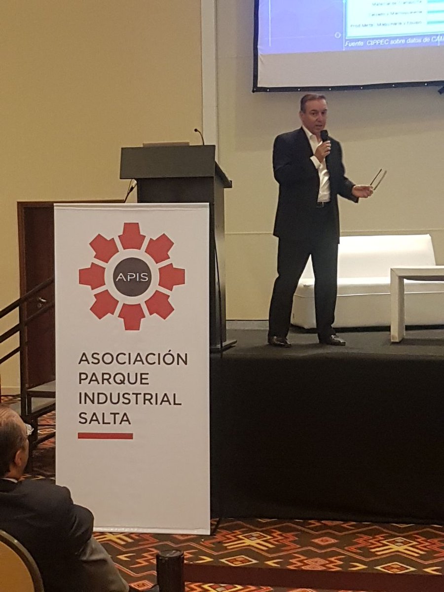 jecamok's tweet photo. [HACE INSTANTES] @Cascales2Pedro expuso sobre las acciones de @redcame a favor de la Competitividad Pyme… https://t.co/jNU0GurDjD https://t.co/nCb4YAIMDG