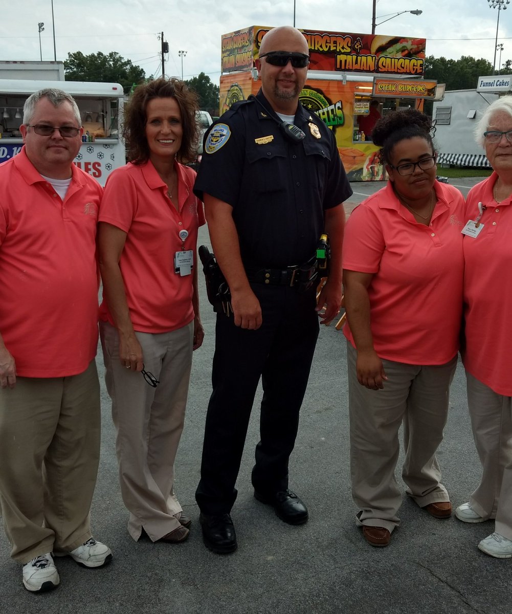 StephensLana's tweet photo. Build respectful, trusting relationships! #FuelYourBus #willowsatwillard #community #volunteer #friendship https://t.co/zuvRocy9WE