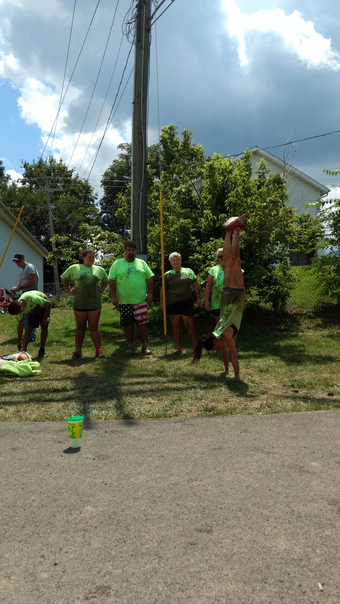 StephensLana's tweet photo. Build respectful, trusting relationships! #FuelYourBus #willowsatwillard #community #volunteer #friendship https://t.co/zuvRocy9WE